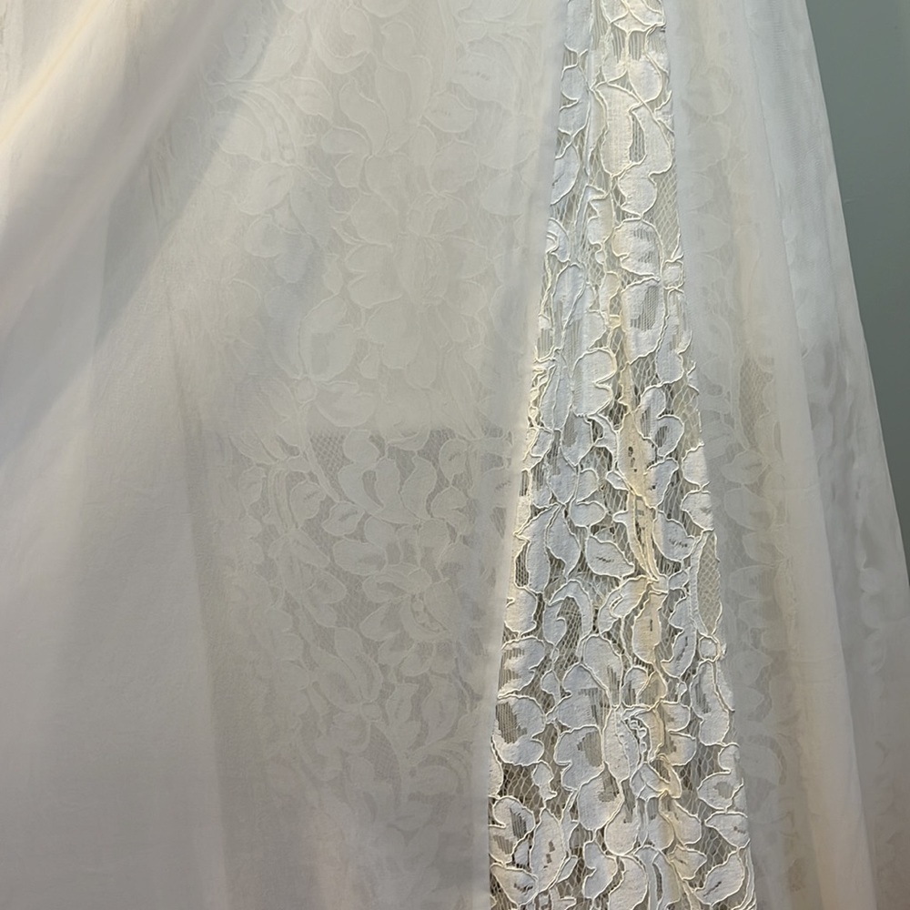 Heartloom Belle Sandra Bridal Gown size small - Picture 9 of 12